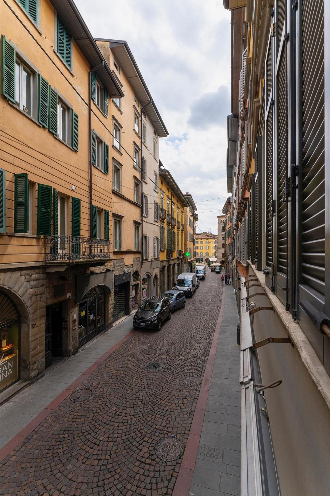 Magic Place Bergamo! Classy Apartment In The Heart Of The City Exterior foto